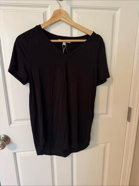 NWT Green Envelope Black V-Neck Short Sleeve Tee